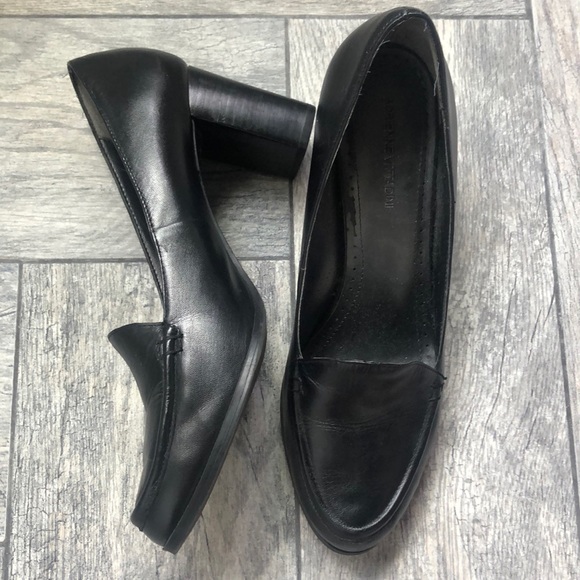 Lightly used Loafers - Picture 2 of 7